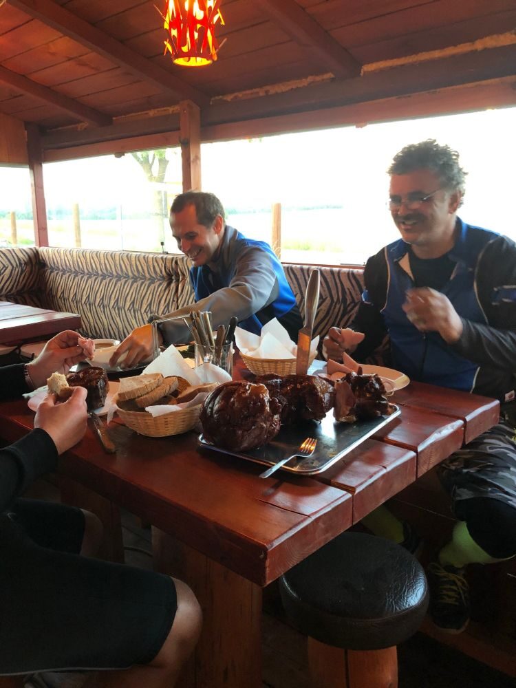 Grill Bar s výhledem do krajiny – Camp Dlouhá Míle